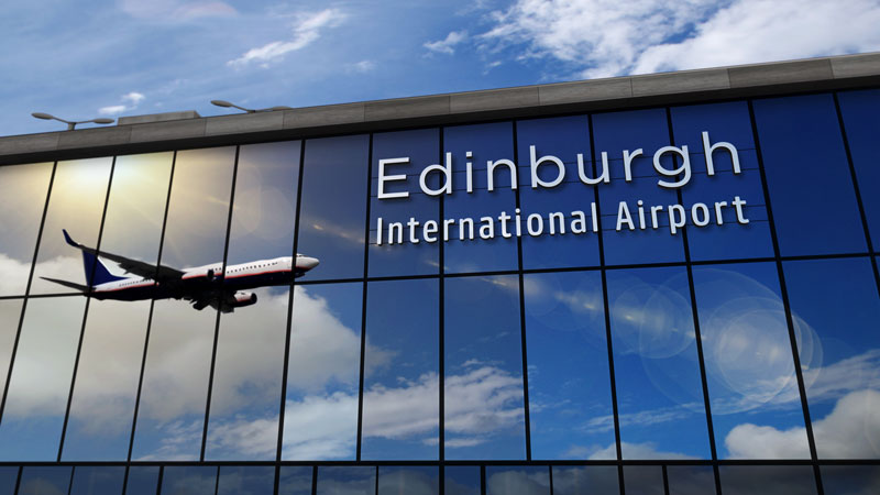 Airplane-landing-at-Edinburgh-Scotland-airport